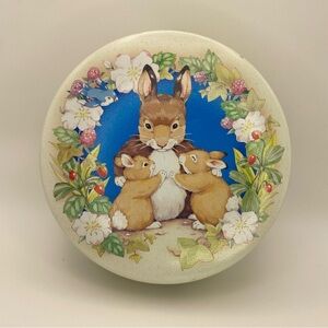 Vintage bunny rabbit tin